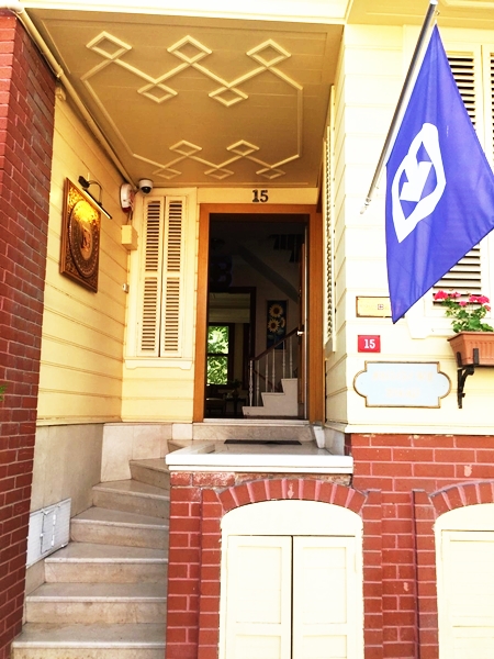 B&uuml;y&uuml;kkaya Brokerlik merkez kapısı